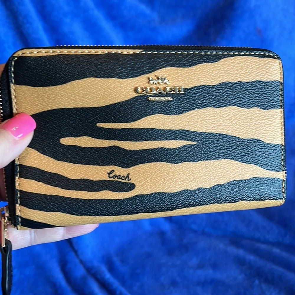 NWT COACH C7442 Medium Id Zip Around Wallet Tiger Print - Picture 2 of 9